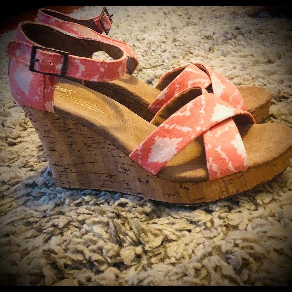 Women’s Toms size 7 wedge sandals